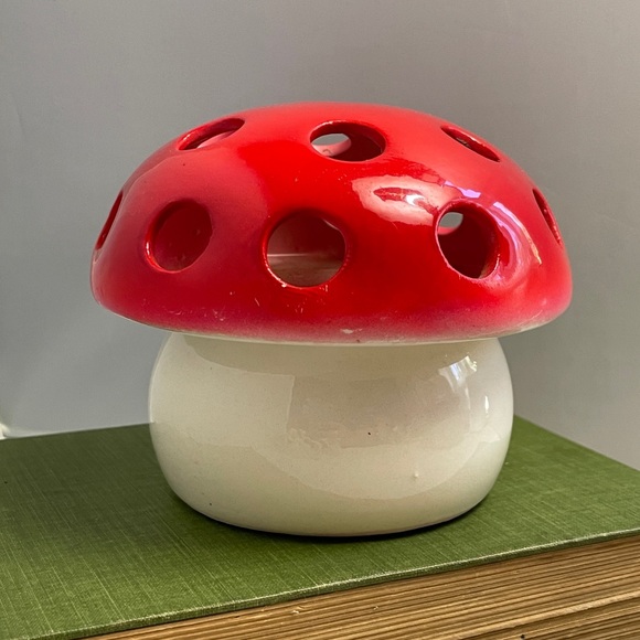 Vintage 60s Mushroom Flower Frog in‎ Red & White w/ Closed Bottom Japan RETRO - Picture 1 of 5